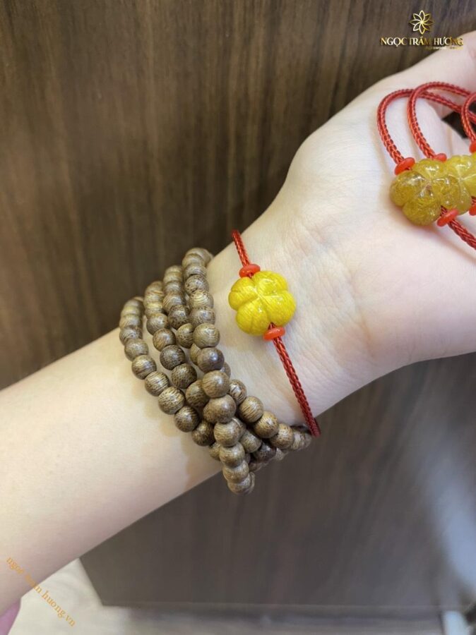 Vòng chỉ đỏ mix thạch anh tóc vàng