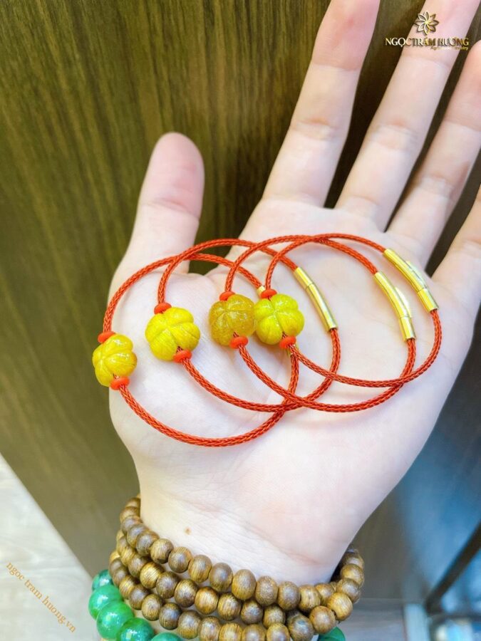 Vòng chỉ đỏ mix thạch anh tóc vàng
