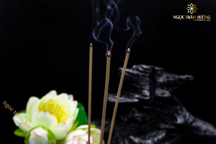 Vòng trầm hương từ thiên nhiên - Ngọc Trầm Hương