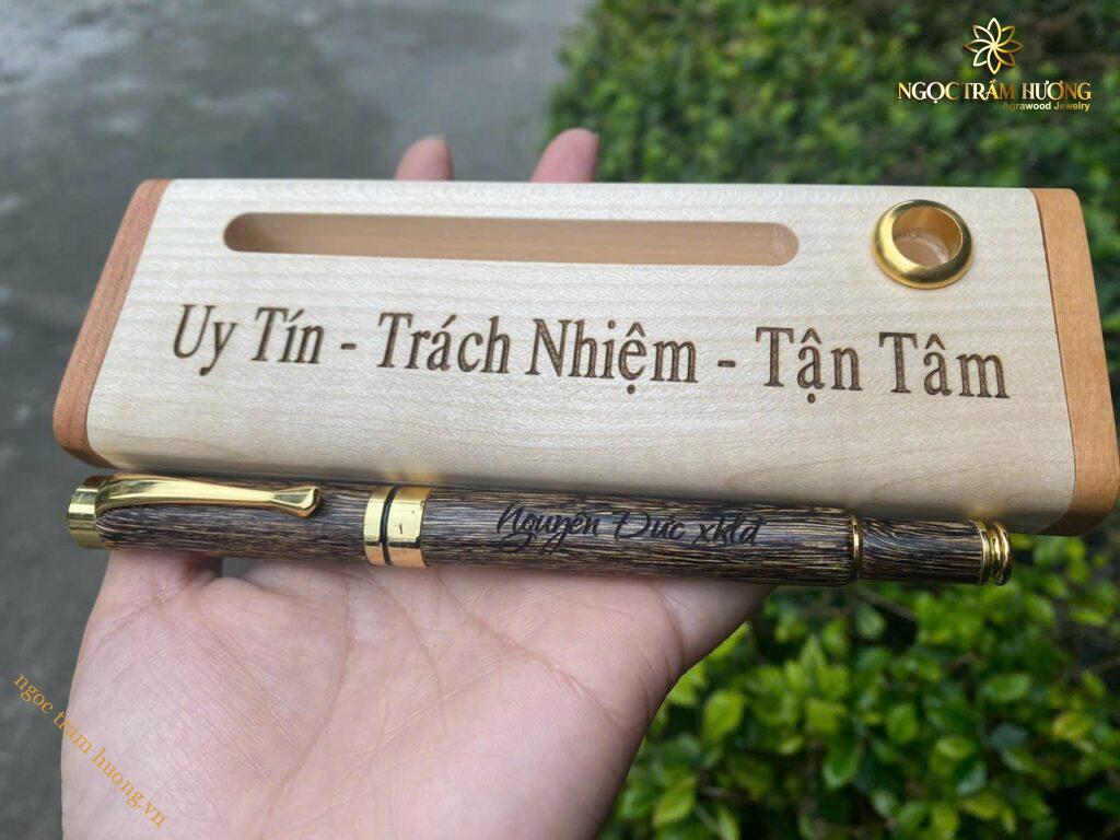 Bút ký doanh nhân trầm hương sánh chìm tự nhiên