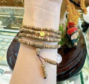 Vòng trầm hương từ thiên nhiên - Ngọc Trầm Hương