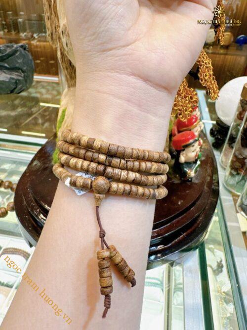Vòng trầm hương từ thiên nhiên - Ngọc Trầm Hương Vòng trầm hương từ thiên nhiên - Ngọc Trầm Hương