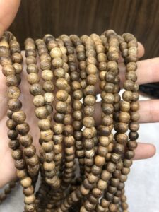 Tìm hiểu về trầm hương Lào