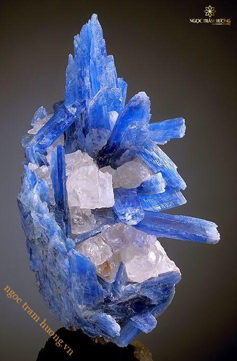 Đá Kyanite