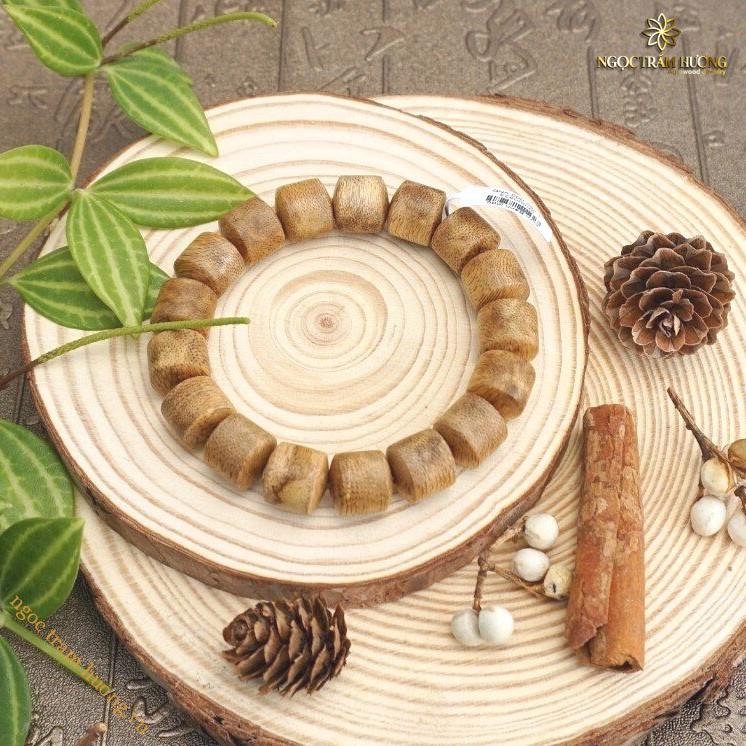 Vòng trầm hương từ thiên nhiên - Ngọc Trầm Hương Vòng trầm banh Indo