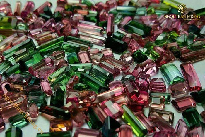 Vòng trầm hương từ thiên nhiên - Ngọc Trầm Hương Đá Tourmaline