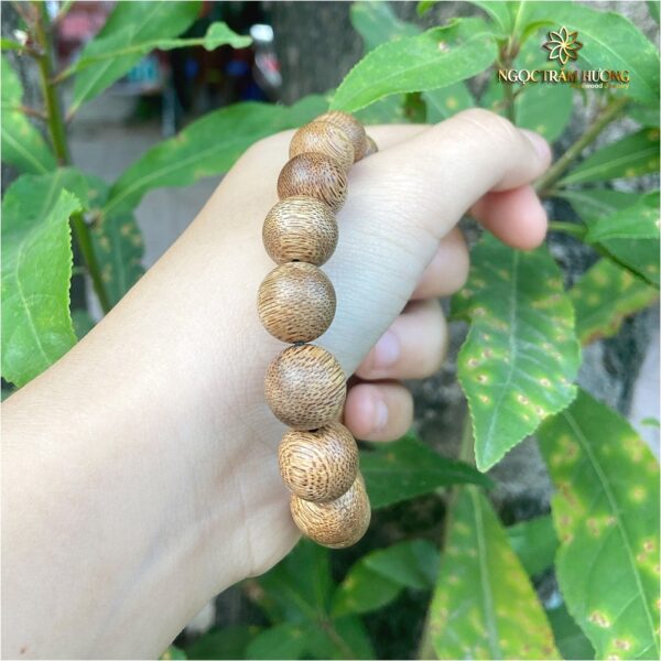 Vòng trầm hương Lào 12 li tự nhiên